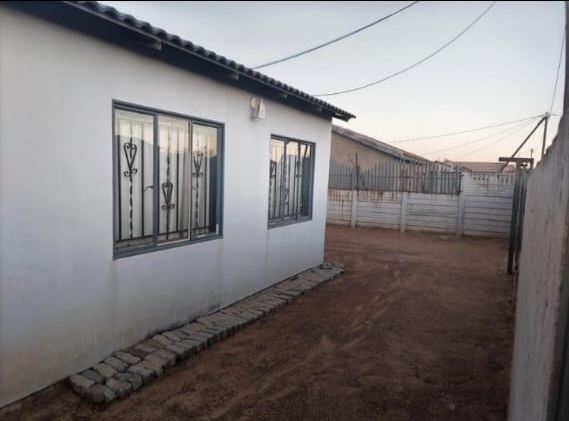 5 Bedroom Property for Sale in Daveyton Gauteng