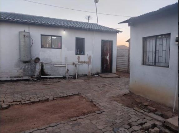 5 Bedroom Property for Sale in Daveyton Gauteng