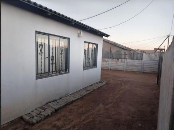 5 Bedroom Property for Sale in Daveyton Gauteng