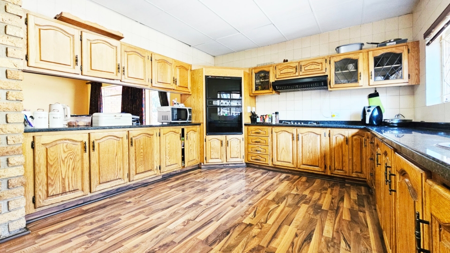 4 Bedroom Property for Sale in Three Rivers Proper Gauteng