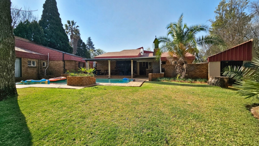 4 Bedroom Property for Sale in Three Rivers Proper Gauteng