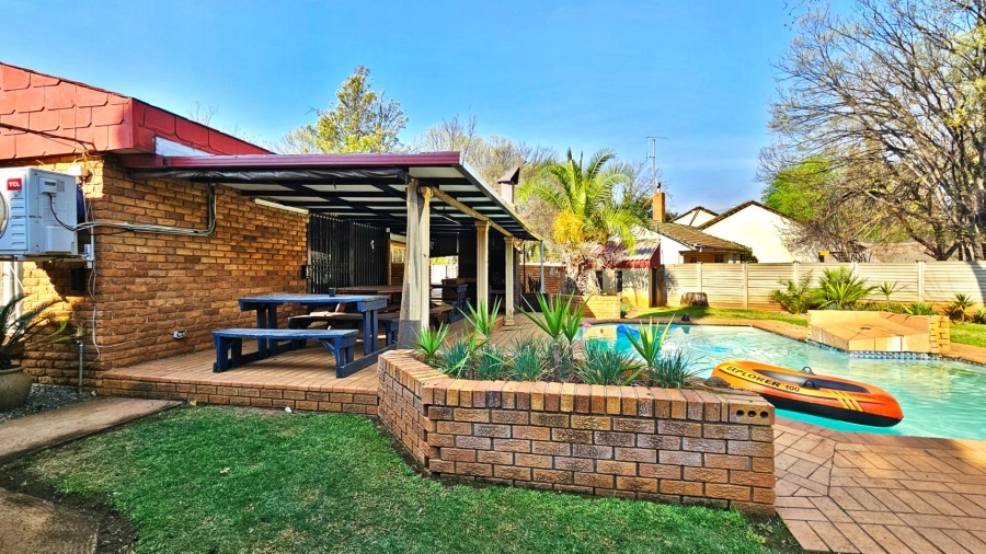 4 Bedroom Property for Sale in Three Rivers Proper Gauteng