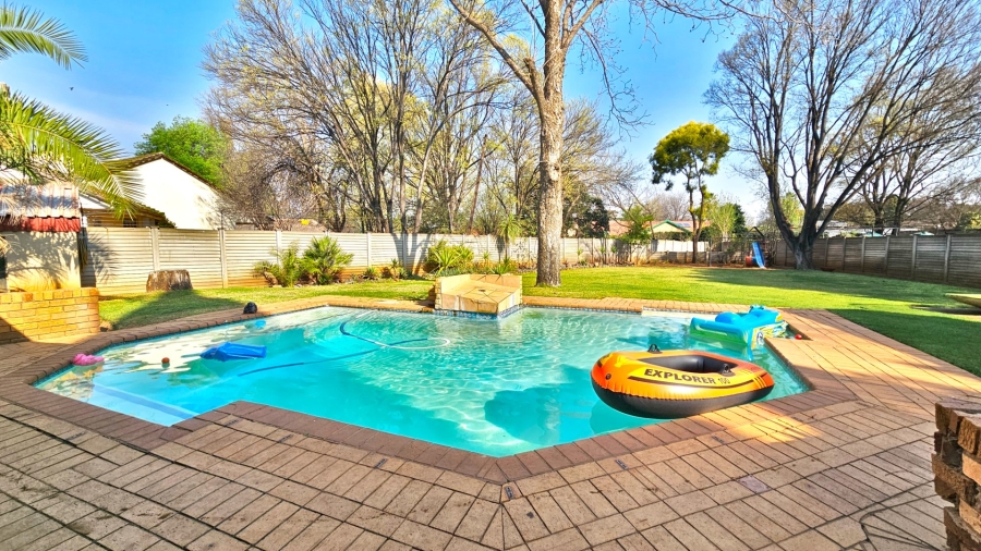 4 Bedroom Property for Sale in Three Rivers Proper Gauteng