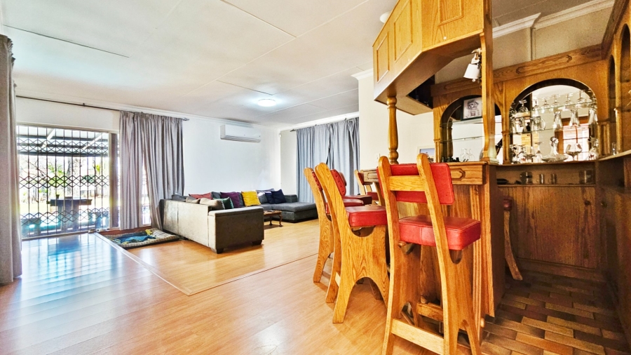 4 Bedroom Property for Sale in Three Rivers Proper Gauteng