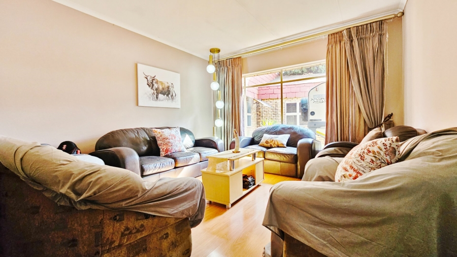 4 Bedroom Property for Sale in Three Rivers Proper Gauteng