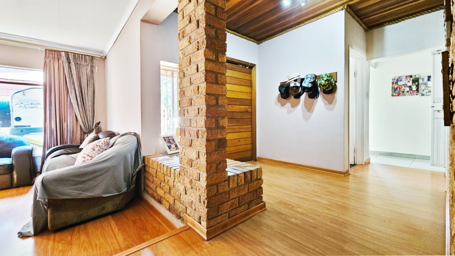 4 Bedroom Property for Sale in Three Rivers Proper Gauteng