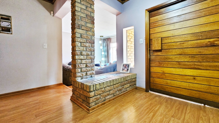 4 Bedroom Property for Sale in Three Rivers Proper Gauteng
