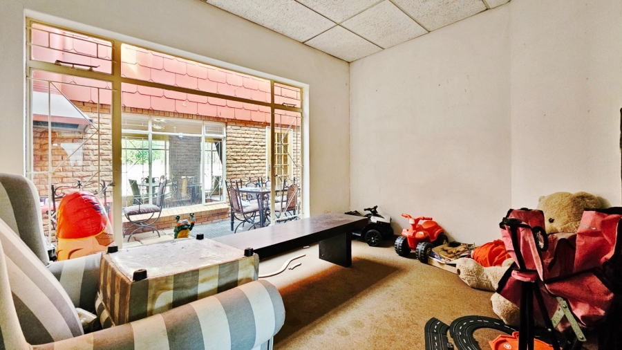 4 Bedroom Property for Sale in Three Rivers Proper Gauteng
