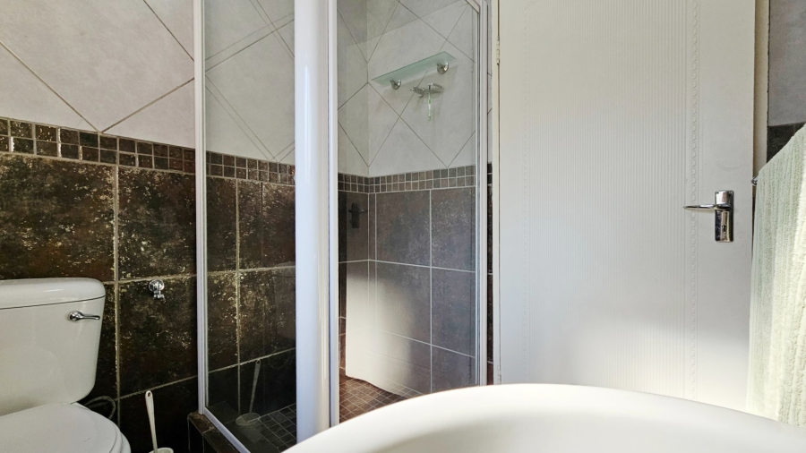 4 Bedroom Property for Sale in Three Rivers Proper Gauteng