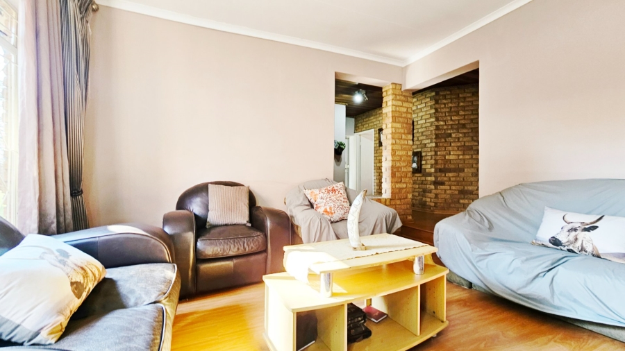 4 Bedroom Property for Sale in Three Rivers Proper Gauteng