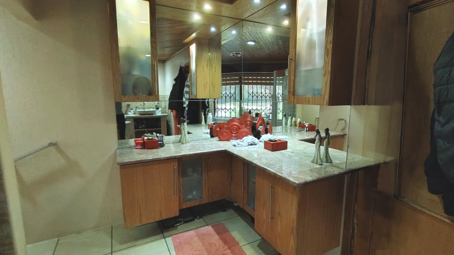 Commercial Property for Sale in Glen Donald A H Gauteng