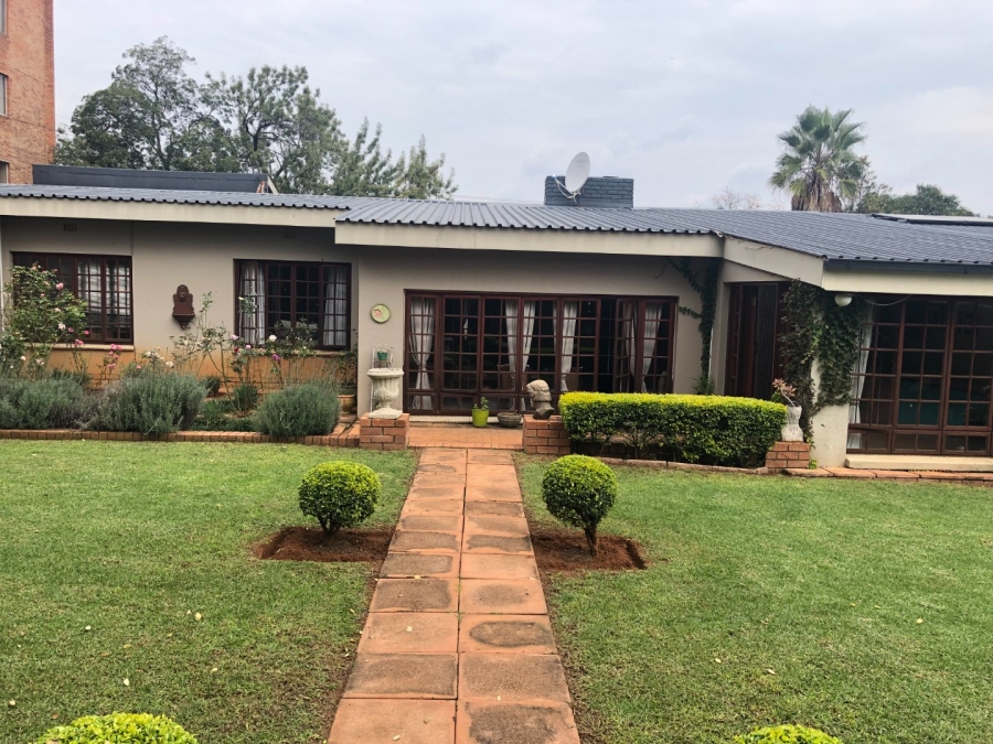 9 Bedroom Property for Sale in Monument Park Gauteng