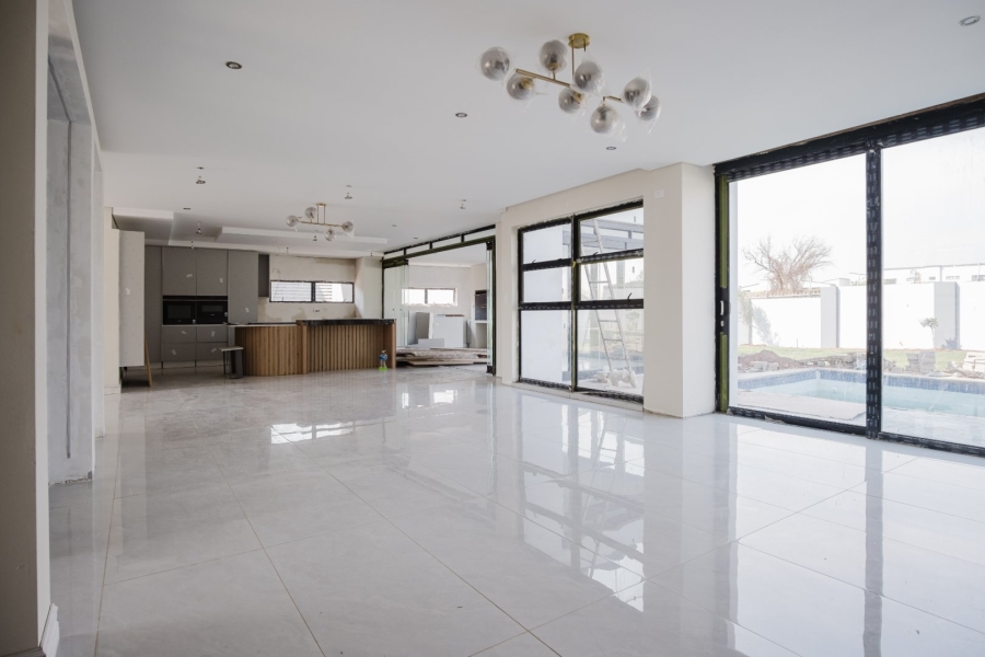 5 Bedroom Property for Sale in Serengeti Lifestyle Estate Gauteng