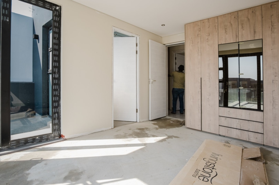 5 Bedroom Property for Sale in Serengeti Lifestyle Estate Gauteng