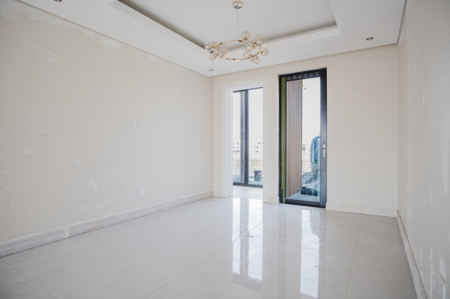 5 Bedroom Property for Sale in Serengeti Lifestyle Estate Gauteng