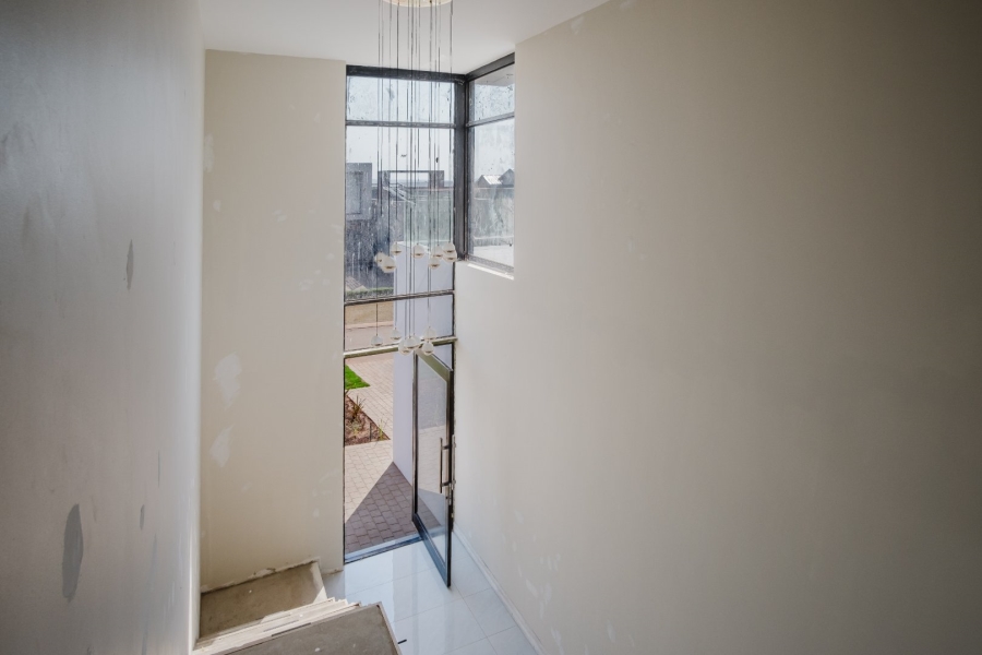 5 Bedroom Property for Sale in Serengeti Lifestyle Estate Gauteng