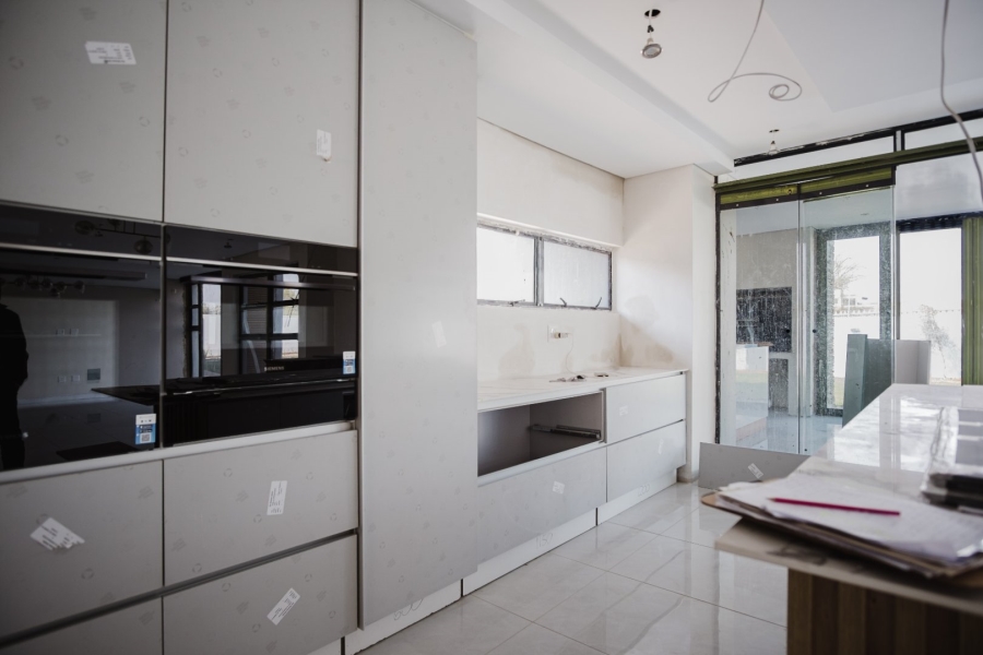 5 Bedroom Property for Sale in Serengeti Lifestyle Estate Gauteng