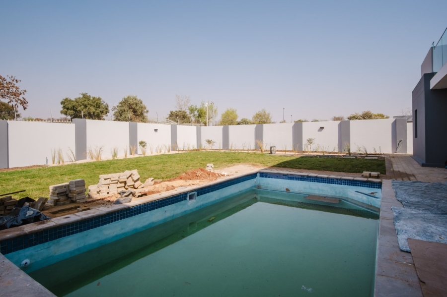 5 Bedroom Property for Sale in Serengeti Lifestyle Estate Gauteng