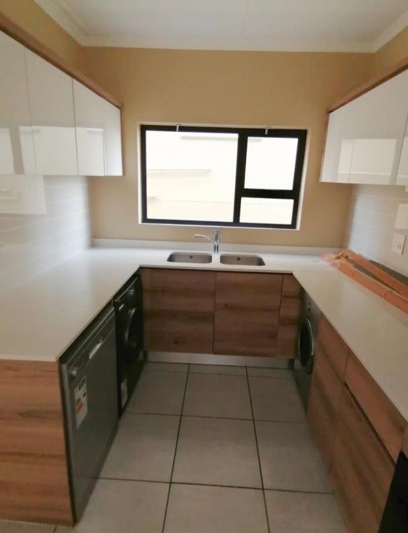 To Let 3 Bedroom Property for Rent in Waterfall Gauteng