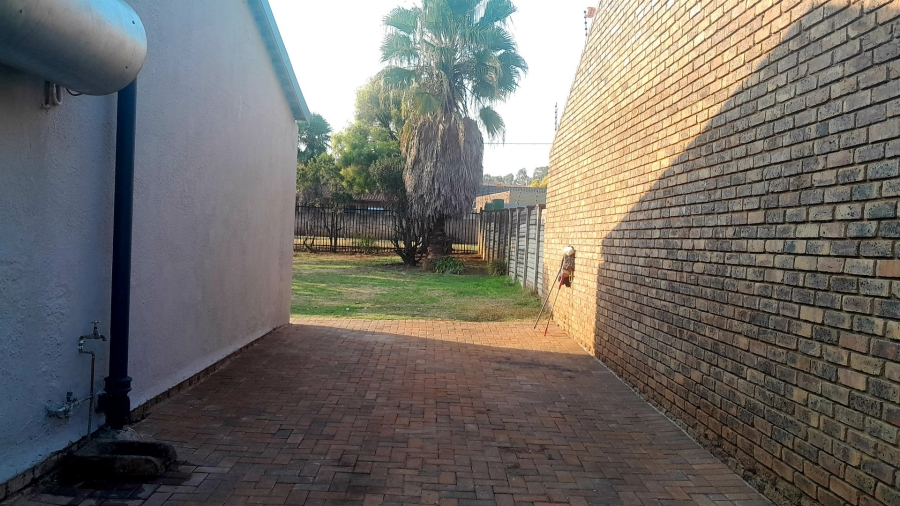 4 Bedroom Property for Sale in Doringkloof Gauteng