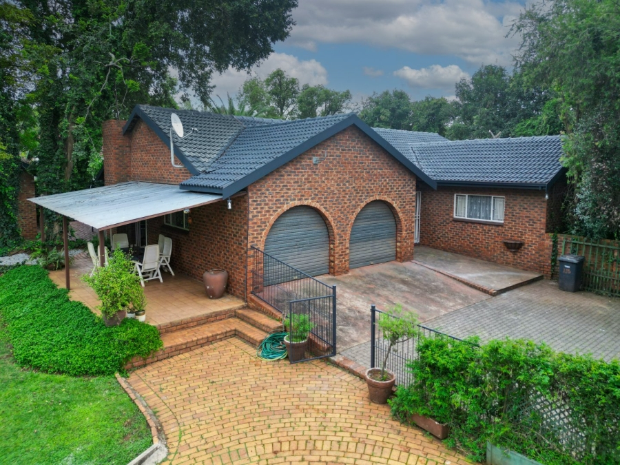 4 Bedroom Property for Sale in Hennopspark Gauteng