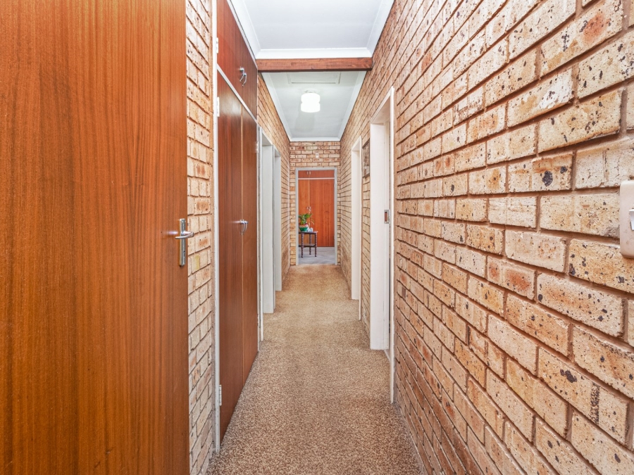 4 Bedroom Property for Sale in Hennopspark Gauteng