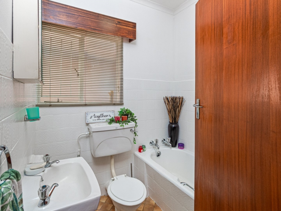 4 Bedroom Property for Sale in Hennopspark Gauteng
