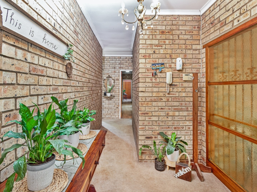 4 Bedroom Property for Sale in Hennopspark Gauteng