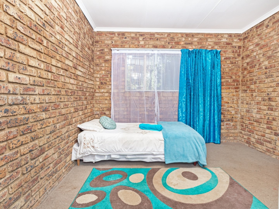 4 Bedroom Property for Sale in Hennopspark Gauteng
