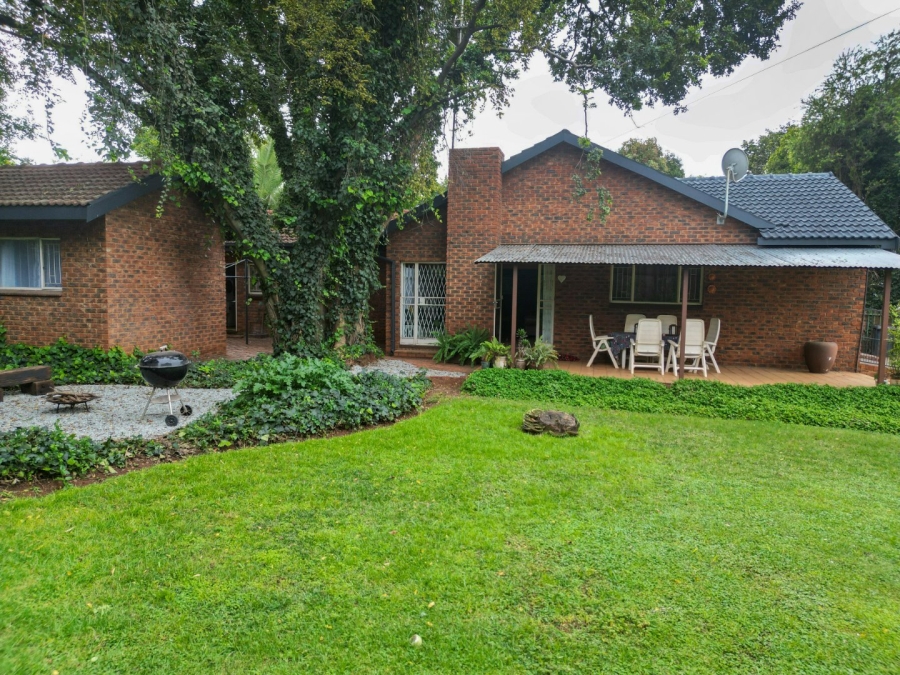 4 Bedroom Property for Sale in Hennopspark Gauteng