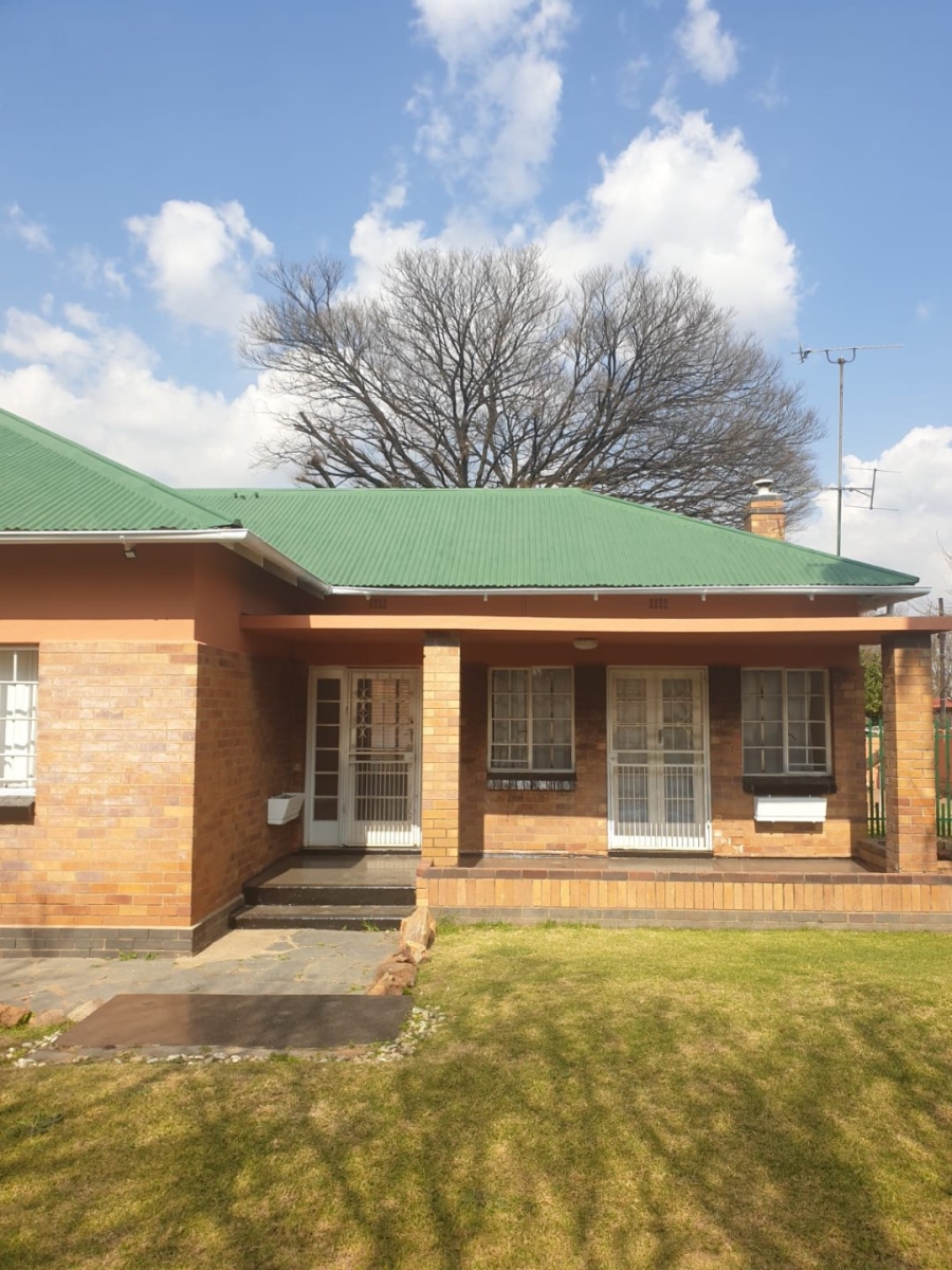 To Let 3 Bedroom Property for Rent in Airfield Gauteng