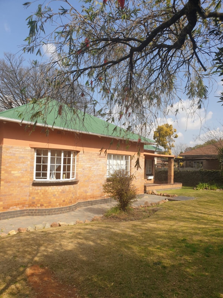 To Let 3 Bedroom Property for Rent in Airfield Gauteng