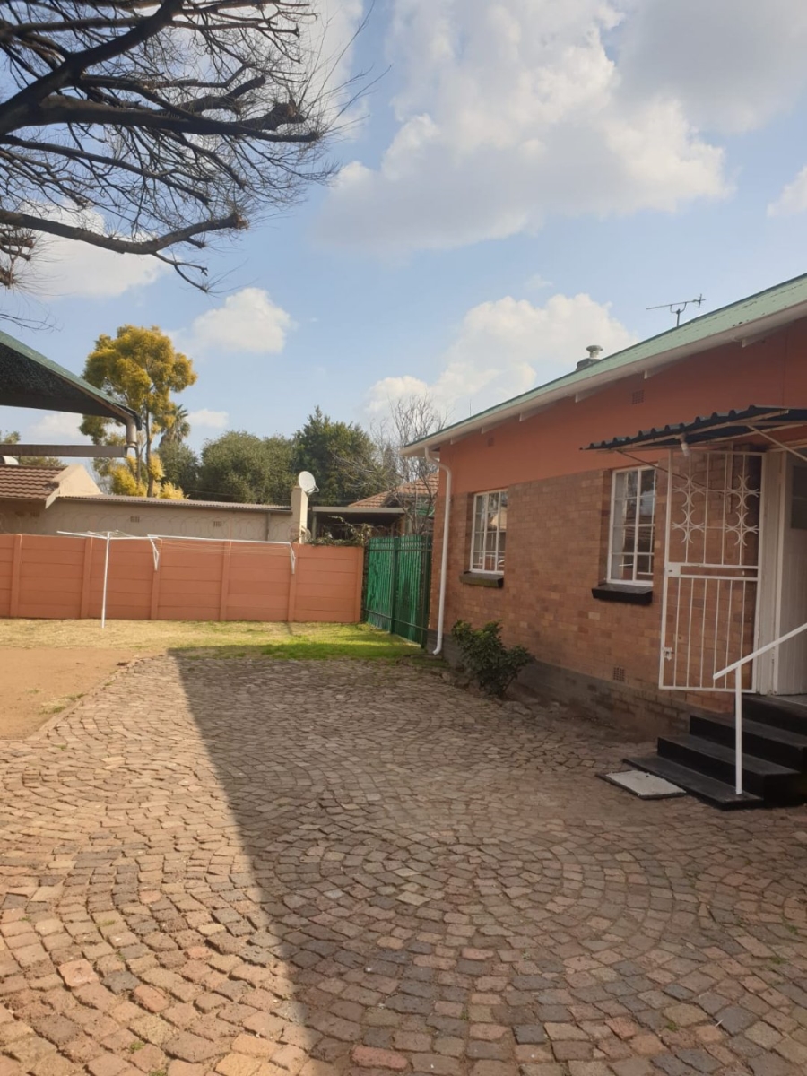 To Let 3 Bedroom Property for Rent in Airfield Gauteng