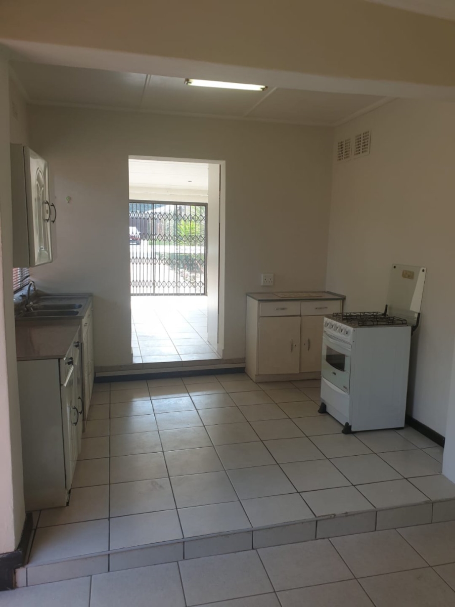 To Let 3 Bedroom Property for Rent in Airfield Gauteng