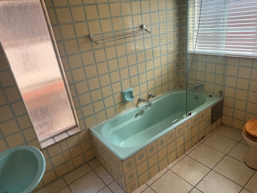 4 Bedroom Property for Sale in Eldoraigne Gauteng