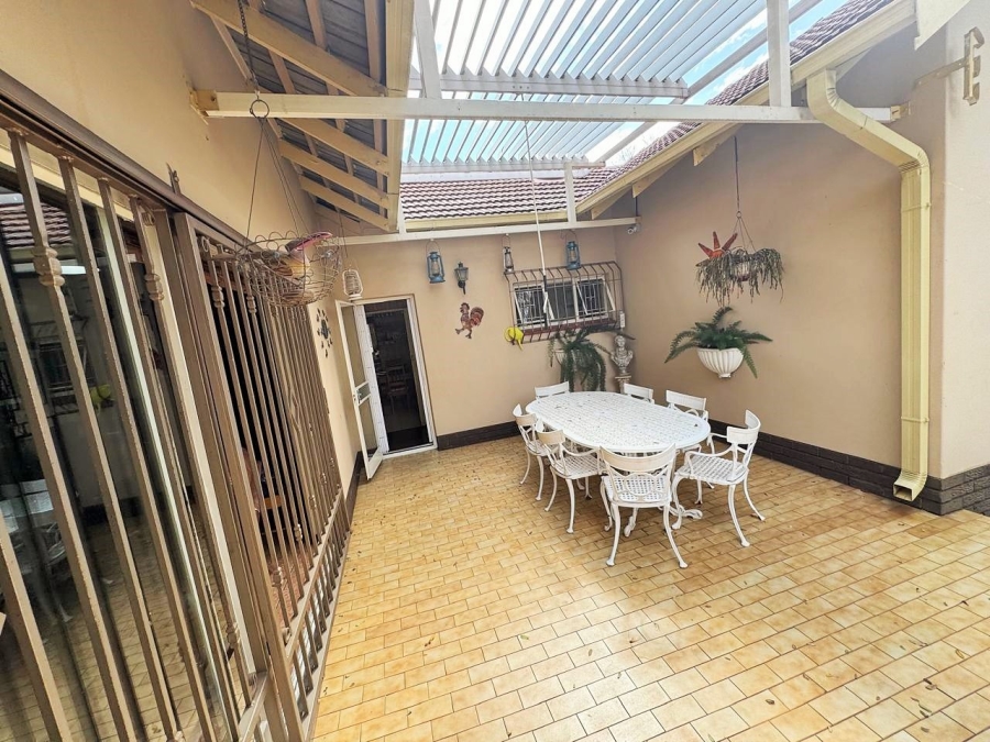 4 Bedroom Property for Sale in Eldoraigne Gauteng