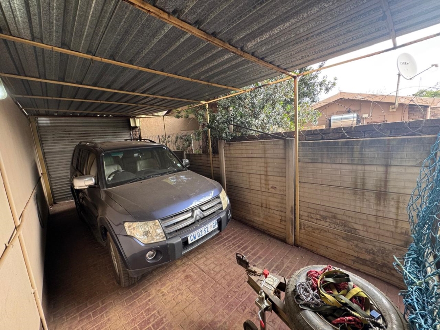 4 Bedroom Property for Sale in Eldoraigne Gauteng