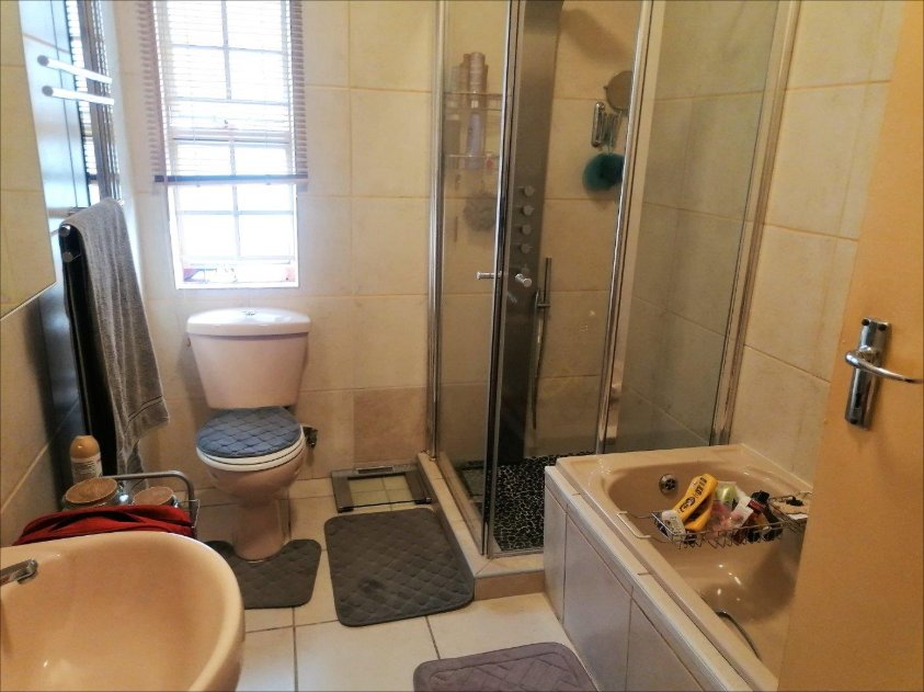 4 Bedroom Property for Sale in Garsfontein Gauteng