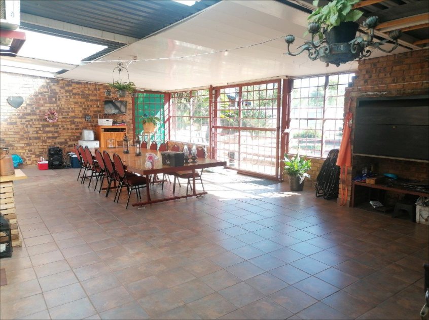 4 Bedroom Property for Sale in Garsfontein Gauteng