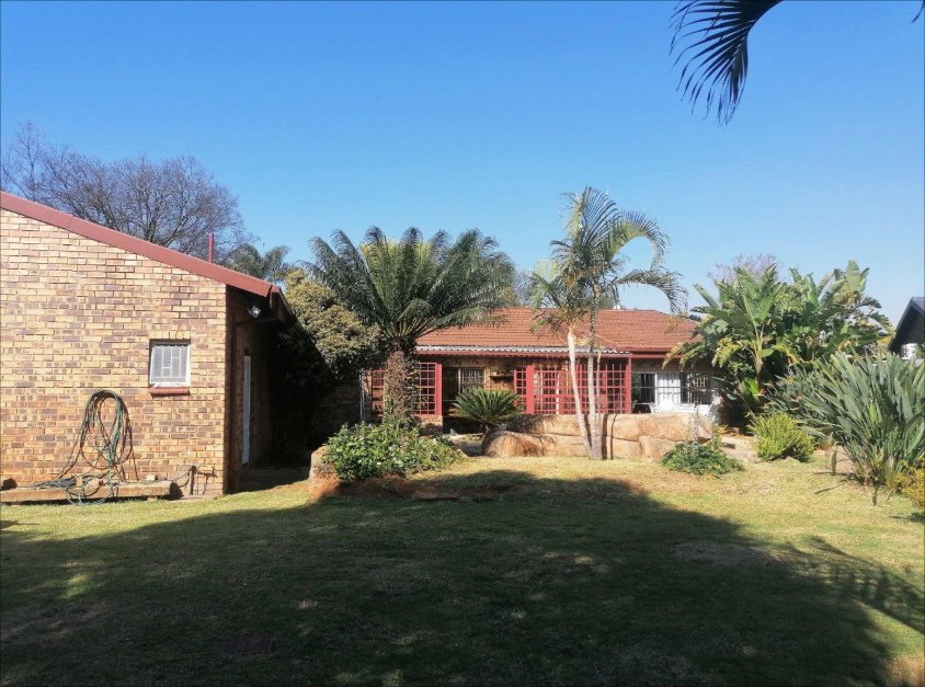 4 Bedroom Property for Sale in Garsfontein Gauteng