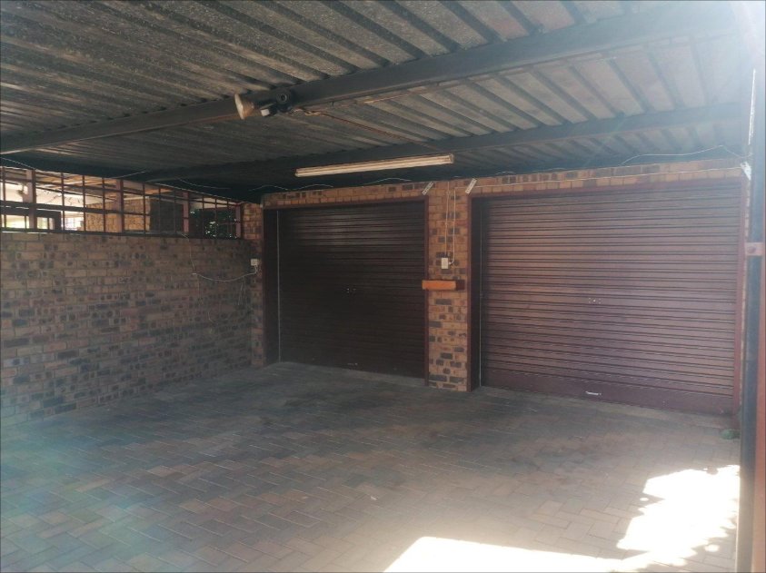 4 Bedroom Property for Sale in Garsfontein Gauteng