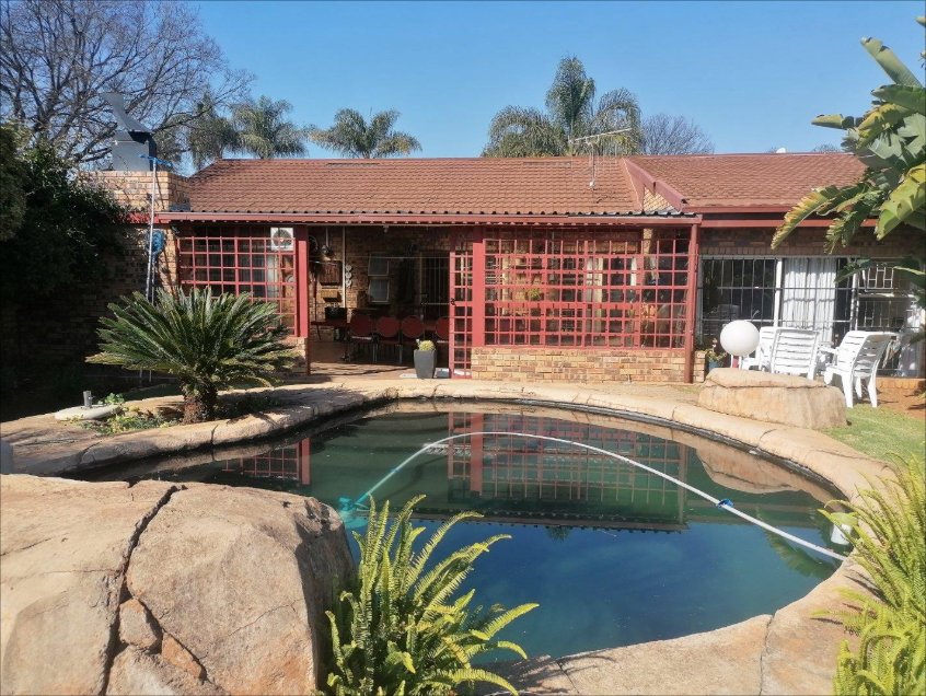 4 Bedroom Property for Sale in Garsfontein Gauteng