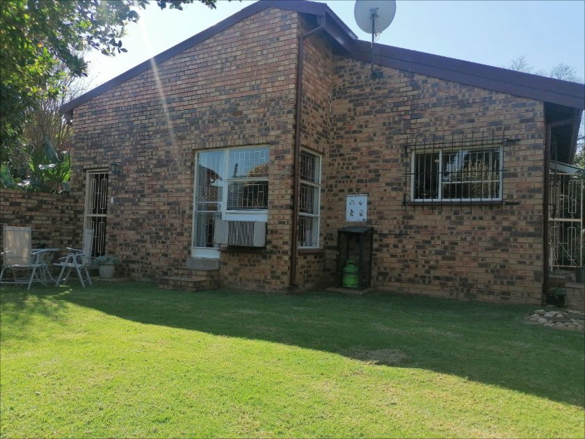 4 Bedroom Property for Sale in Garsfontein Gauteng