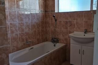 To Let 4 Bedroom Property for Rent in Morehill Gauteng