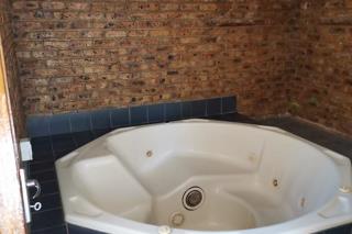 To Let 4 Bedroom Property for Rent in Morehill Gauteng