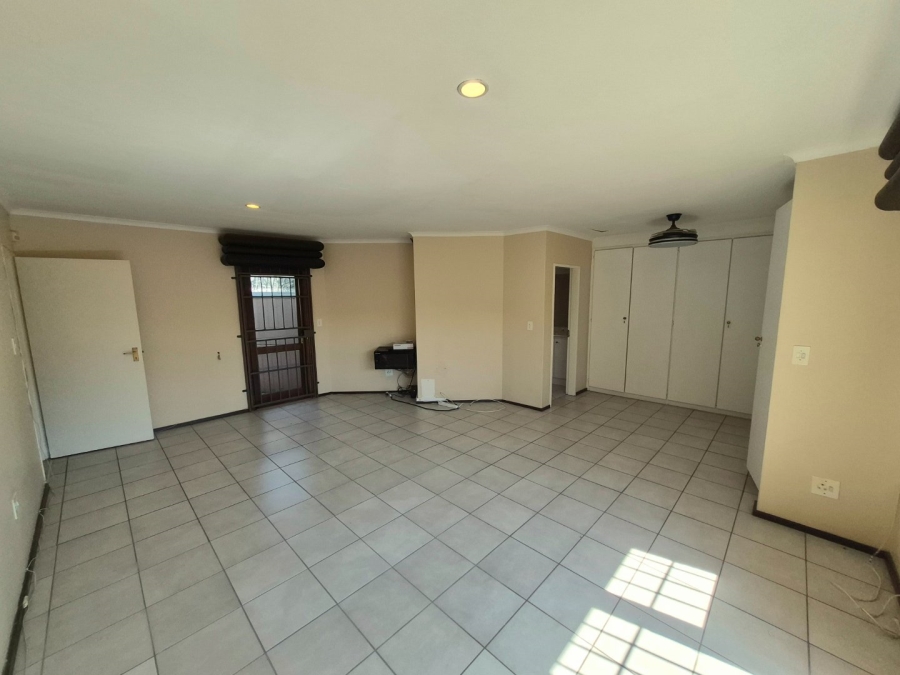 To Let 4 Bedroom Property for Rent in Monument Park Gauteng