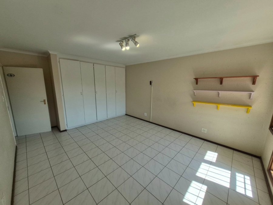 To Let 4 Bedroom Property for Rent in Monument Park Gauteng
