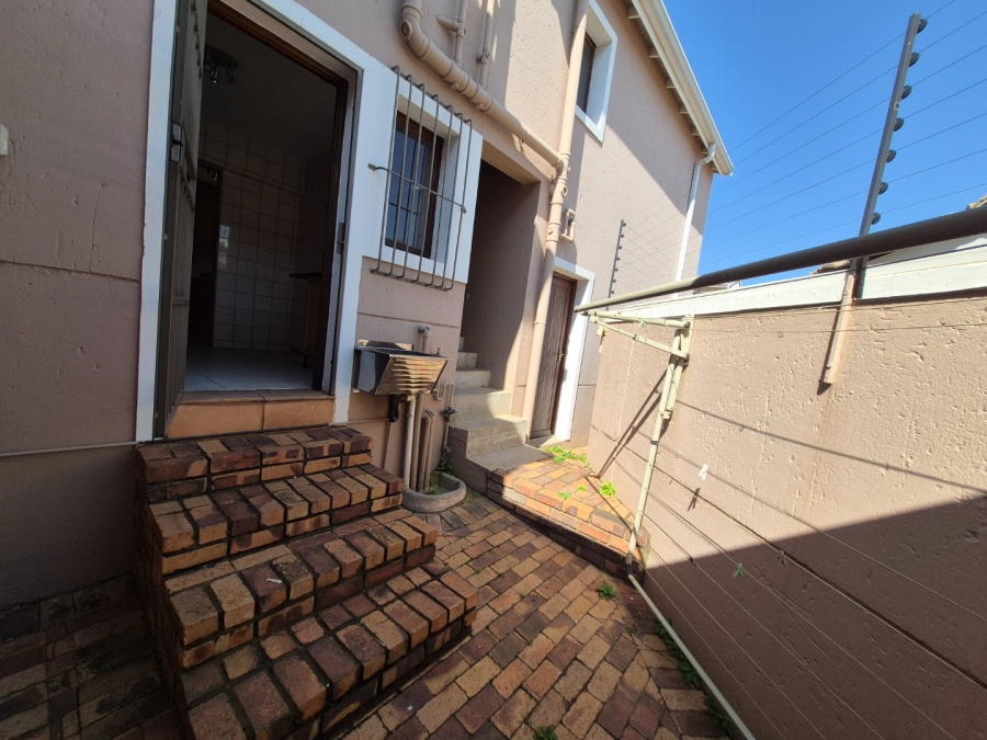 To Let 4 Bedroom Property for Rent in Monument Park Gauteng