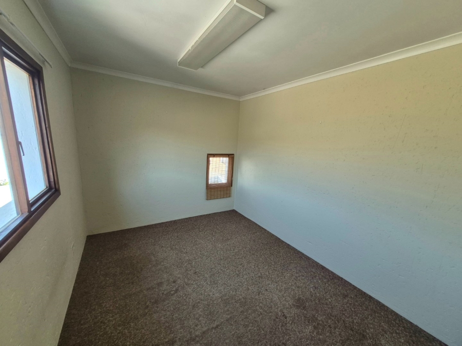 To Let 4 Bedroom Property for Rent in Monument Park Gauteng