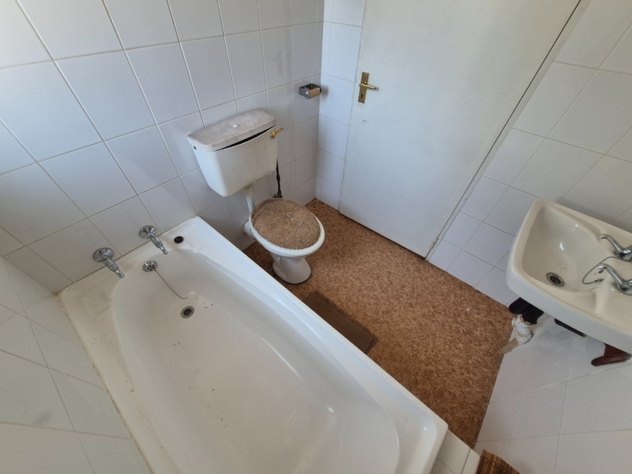 To Let 4 Bedroom Property for Rent in Monument Park Gauteng
